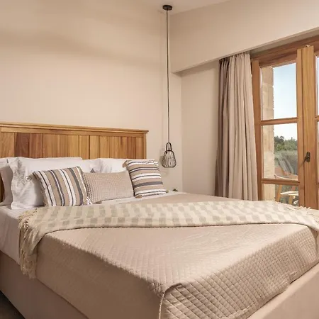 White Stone Hesperia - Poolside Escape Close To Laganas *