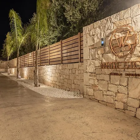White Stone Hesperia - Poolside Escape Close To Laganas