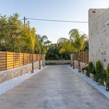 White Stone Hesperia - Poolside Escape Close To Laganas *