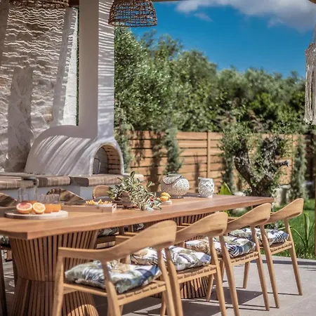 White Stone Hesperia - Poolside Escape Close To Laganas *