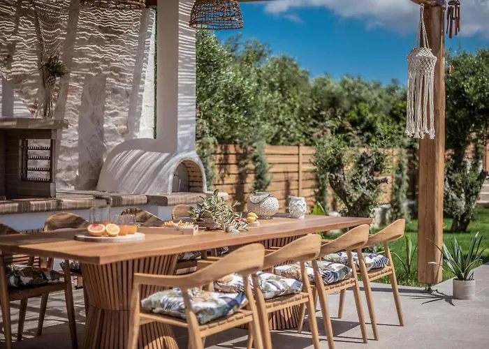 White Stone Hesperia - Poolside Escape Close To Laganas *