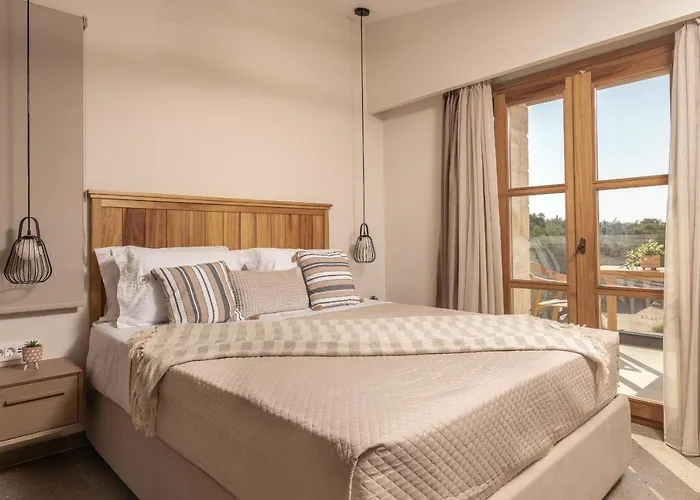 White Stone Hesperia - Poolside Escape Close To Laganas *