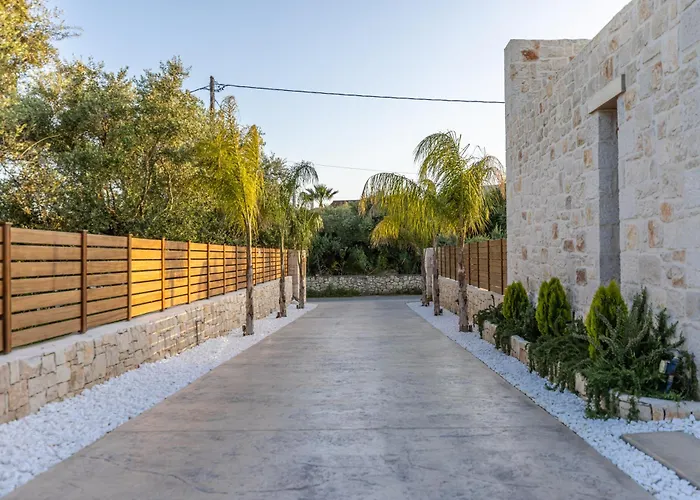 White Stone Hesperia - Poolside Escape Close To Laganas *