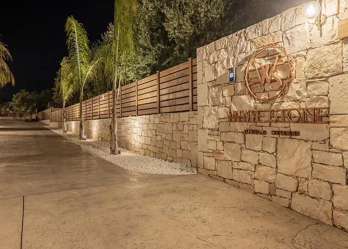 White Stone Hesperia - Poolside Escape Close To Laganas